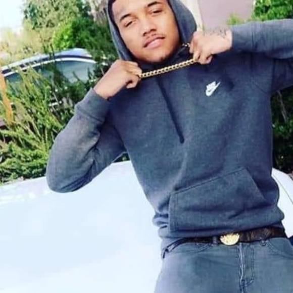 Meet your Posher, Erica - Picture 2 of 2